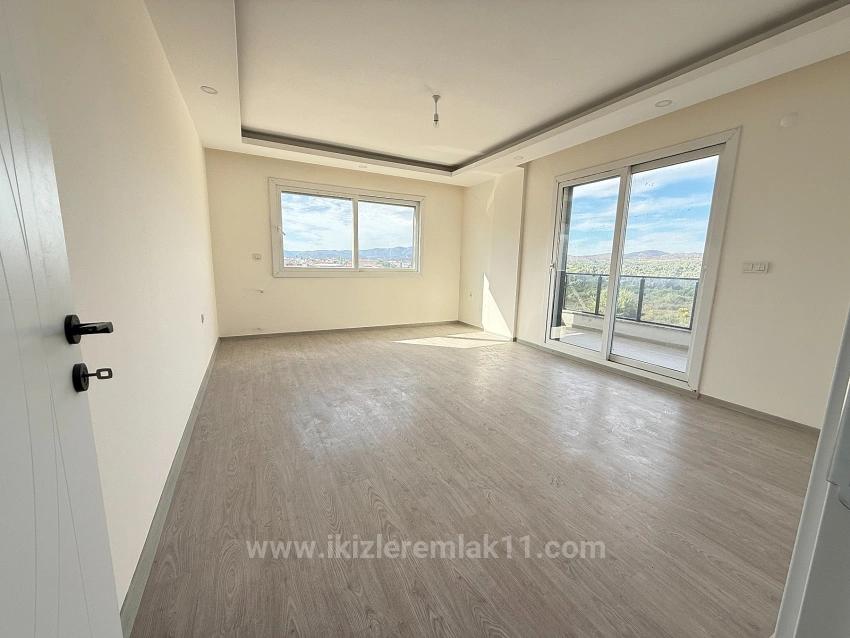 3+2 Bedroom Apartment For Sale in Mersin Alanı Nbh. Seferihisar Ürkmez - 180 m²