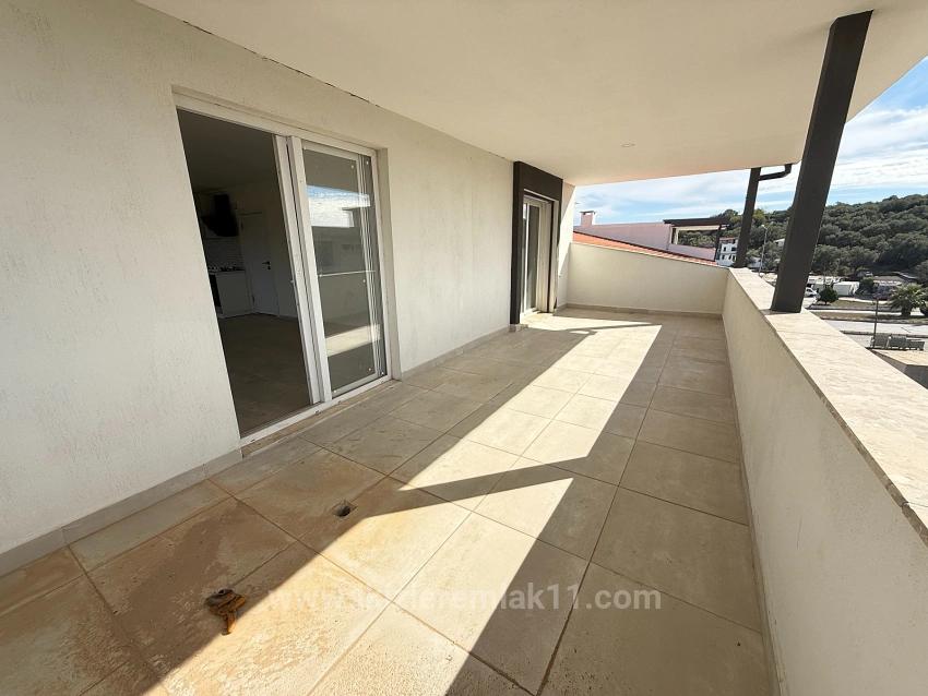 3 + 2 Duplex Apartment With New Elevator For Sale In Seferihisar Ürkmez Center