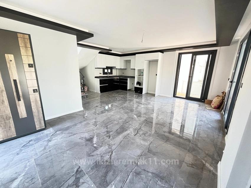 3+1 Detached Villa With A Parent's Bedroom In A 390 M2 Garden For Sale In Seferihisar Doganbey