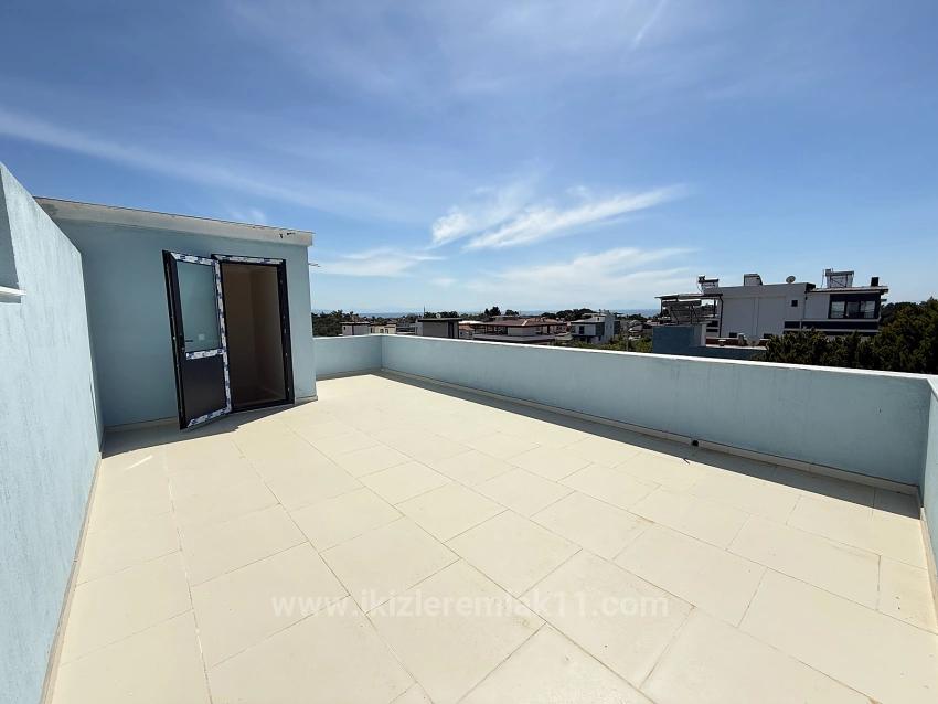 2+1 Duplex Summer House With Large Garden And Sea View For Sale In Seferihisar Doğanbey