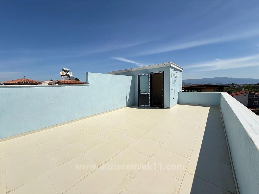2+1 Duplex Summer House With Large Garden And Sea View For Sale In Seferihisar Doğanbey