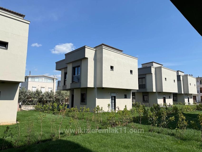 3+1 Duplex Summer House With Pool In Seferihisar Doğanbey