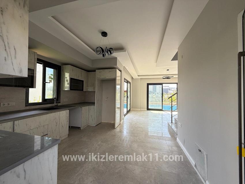 3+1 Bedroom Detached house For sale in Cumhuriyet Nbh. Seferihisar Doğanbey - 170 m²
