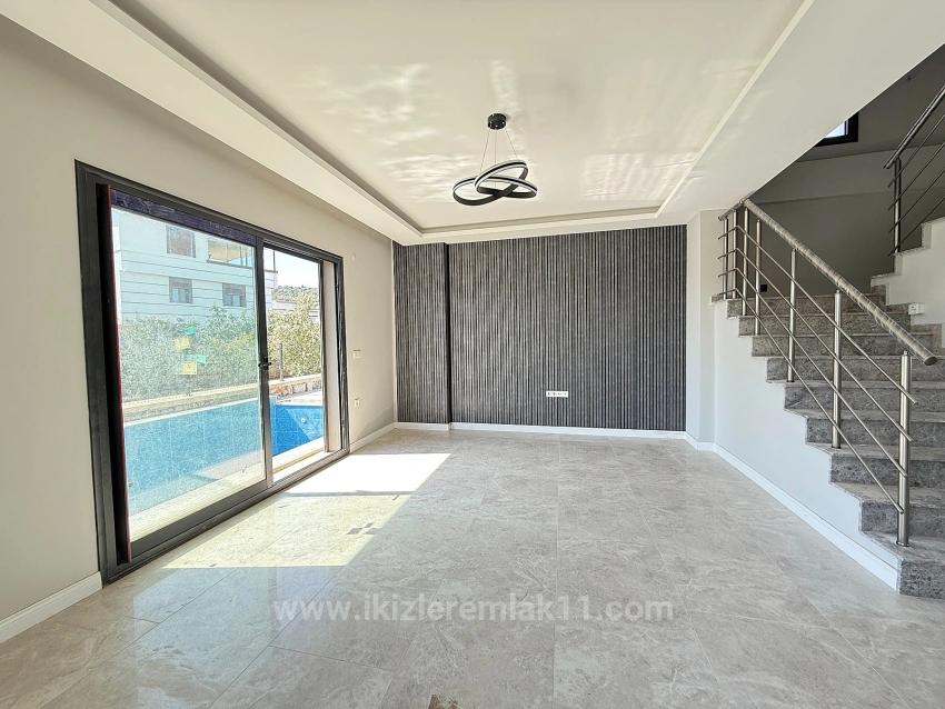 3+1 Duplex Summer House With Pool In Seferihisar Doğanbey