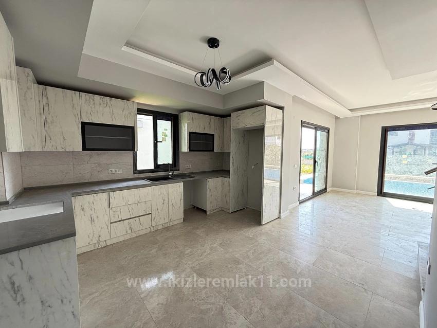 3+1 Duplex Summer House With Pool In Seferihisar Doğanbey