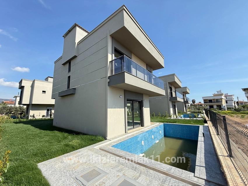 3+1 Bedroom Detached house For sale in Cumhuriyet Nbh. Seferihisar Doğanbey - 170 m²