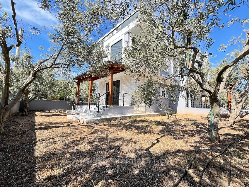 Brand New Detached 3+1 Villa With Large Garden For Sale In Seferihisar Doğanbey