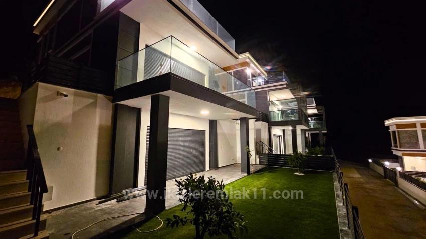 Single Detached House For Sale In Seferihisar Doğanbey With Large Garden And Panoramic Sea View