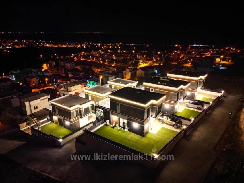 Single Detached House For Sale In Seferihisar Doğanbey With Large Garden And Panoramic Sea View