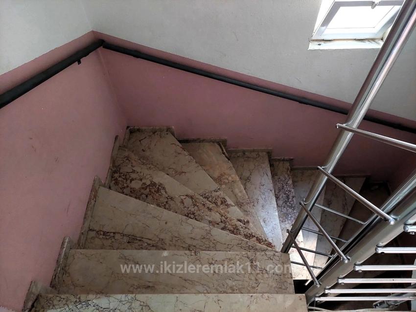 2+1 Middle Floor Flat For Sale In Seferihisar Ürkmez Center