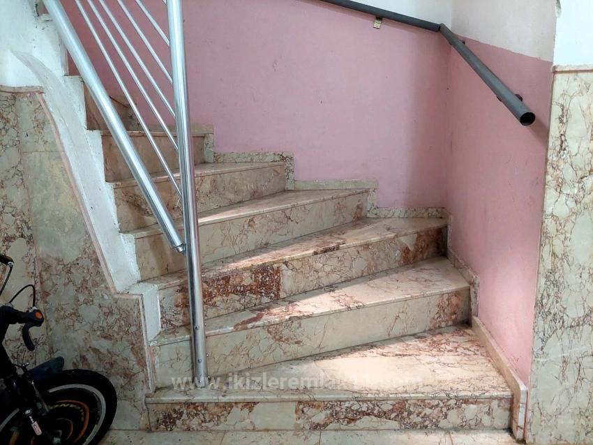 2+1 Middle Floor Flat For Sale In Seferihisar Ürkmez Center