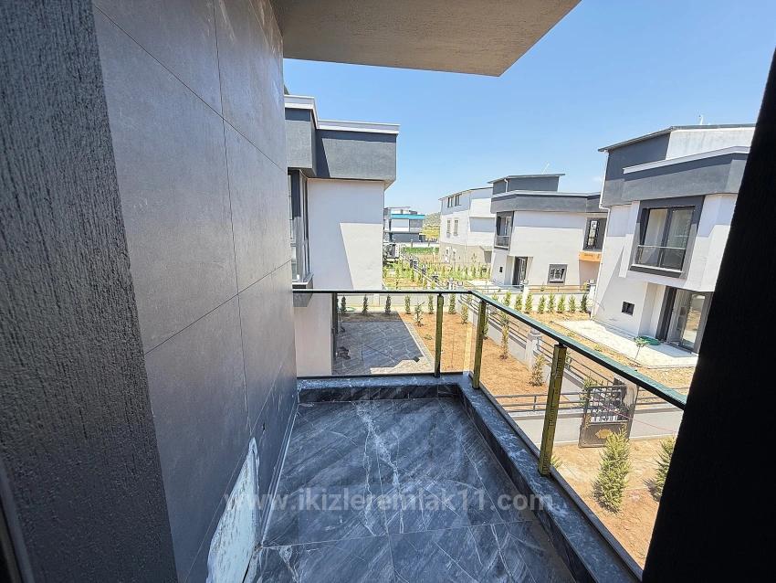 2 + 1 Villa With Detached Garden For Sale In Seferihisar Doğanbey