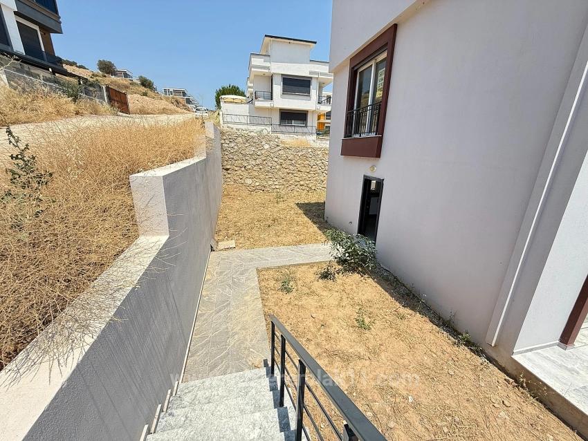 3+1 Villa With Sea View And Detached Garden For Sale In Seferihisar Doğanbey