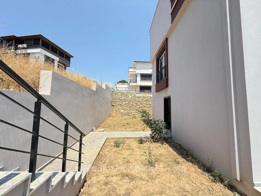 3+1 Villa With Sea View And Detached Garden For Sale In Seferihisar Doğanbey