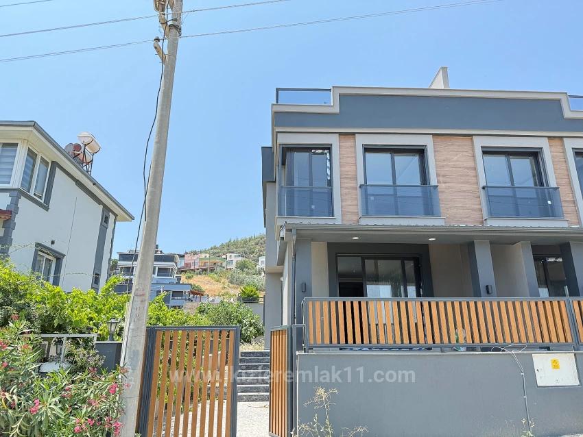 3+1 Villa With Sea View And Garden For Sale In Seferihisar Doğanbey