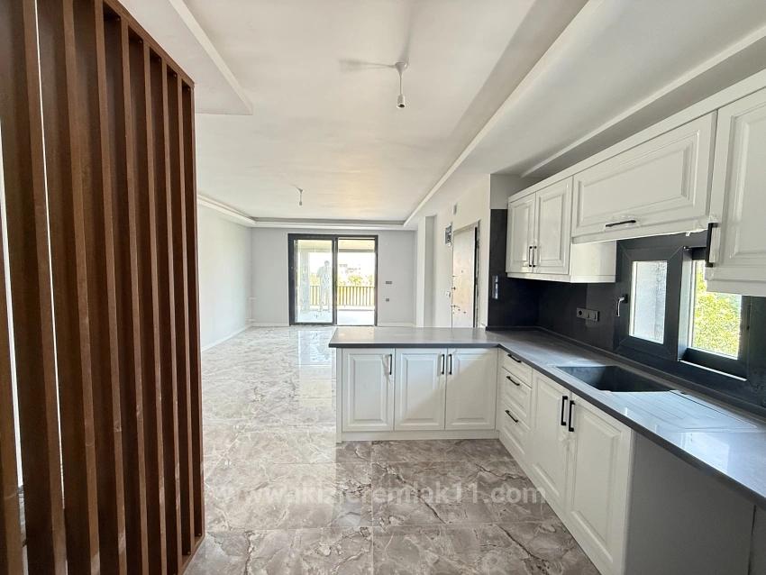 3+1 Villa With Sea View And Garden For Sale In Seferihisar Doğanbey