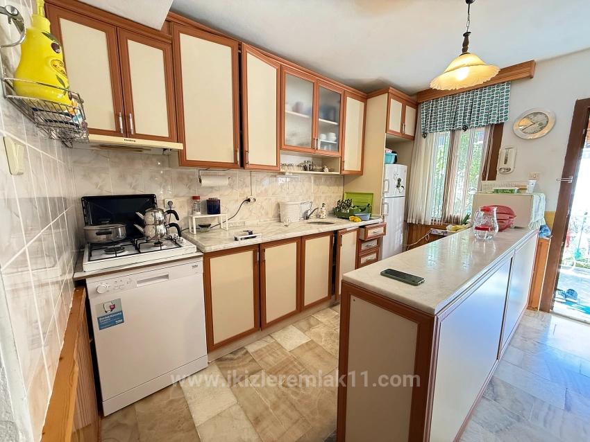 3+1 Villa With Garden For Sale By The Sea In Seferihisar Ürkmez