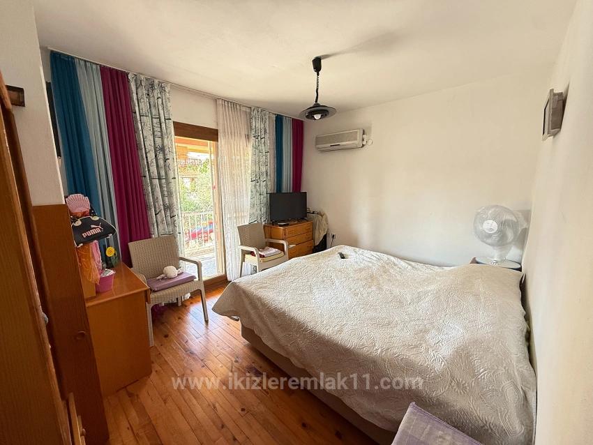 3+1 Villa With Garden For Sale By The Sea In Seferihisar Ürkmez