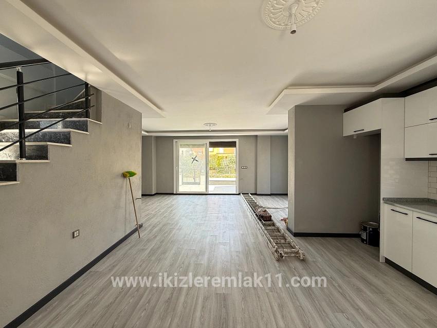3+1 Bedroom Villa For sale in Cumhuriyet Nbh. Seferihisar Doğanbey - 300 m²