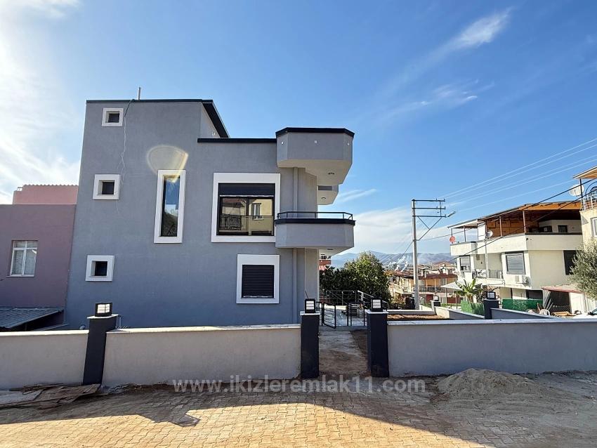 3+1 Corner Villa With Sea View And Separate Kitchen In Ürkmez