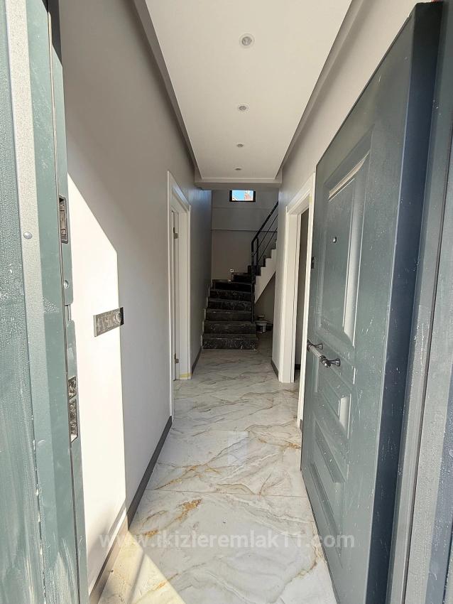 3+1 Corner Villa With Sea View And Separate Kitchen In Ürkmez