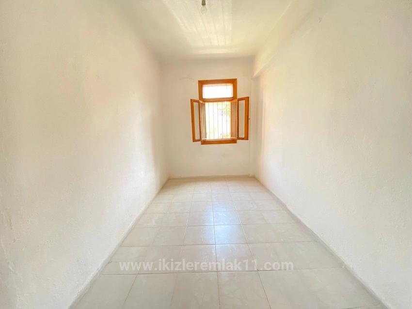 1+1 Seaside For Sale In Seferihisar Ürkmez. 85 M2 Flat