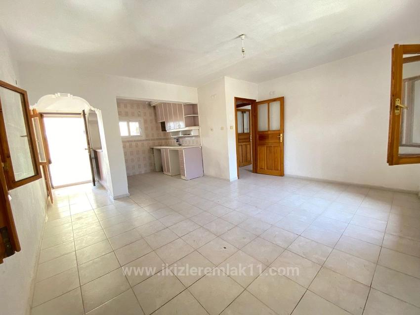 1+1 Seaside For Sale In Seferihisar Ürkmez. 85 M2 Flat