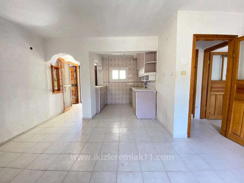 1+1 Seaside For Sale In Seferihisar Ürkmez. 85 M2 Flat