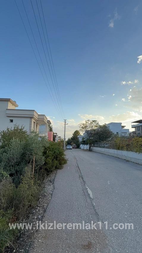 Land For sale in Atatürk Nbh. Seferihisar Doğanbey - Housing Zoned - 285 m²