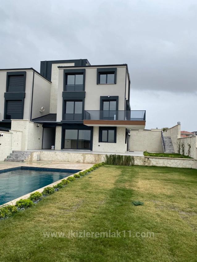 750 Square Meters 4 + 2 Private Pool Luxury Villa For Sale In Izmir Seferihisar Düzce