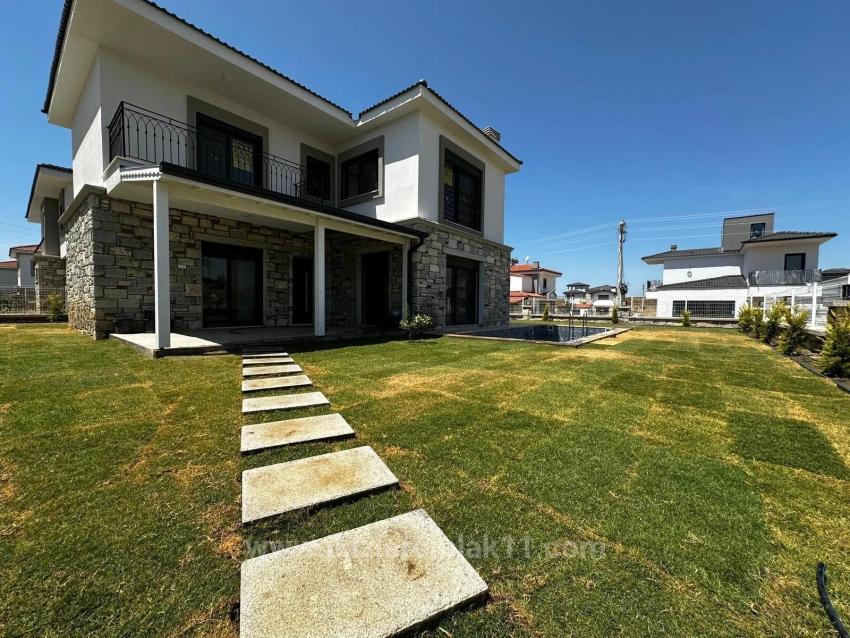 4+1 Villa With Private Pool And Luxury Fireplace For Sale In Seferihisar Akarca