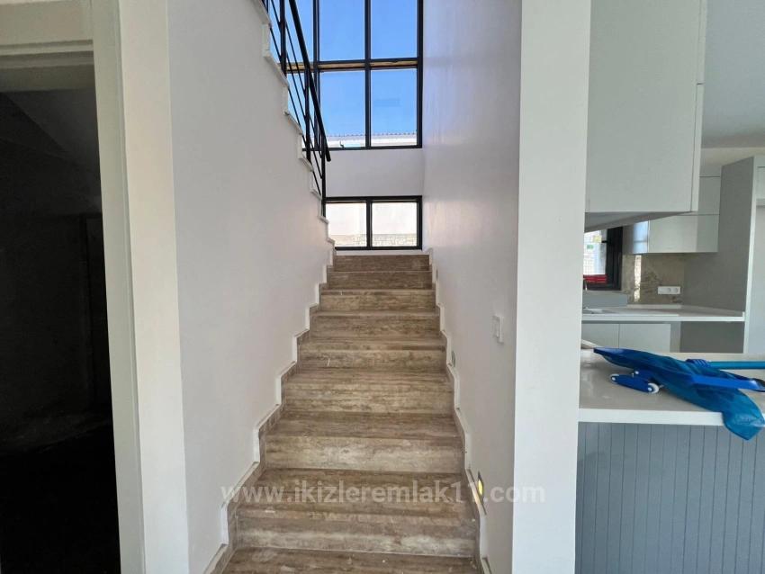 4+1 Villa With Private Pool And Luxury Fireplace For Sale In Seferihisar Akarca