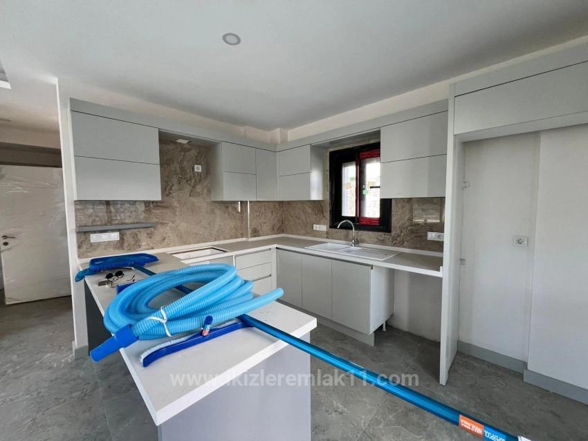 4+1 Villa With Private Pool And Luxury Fireplace For Sale In Seferihisar Akarca