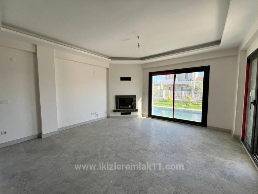 4+1 Villa With Private Pool And Luxury Fireplace For Sale In Seferihisar Akarca