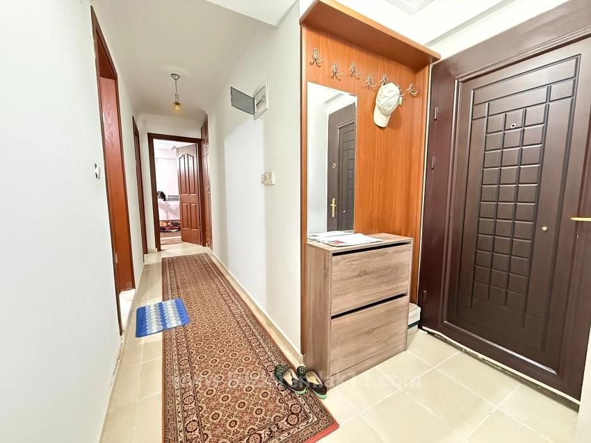2+1 80M2 Apartment For Sale In Seferihisar Ürkmez Center, No Additional Renovation Needed