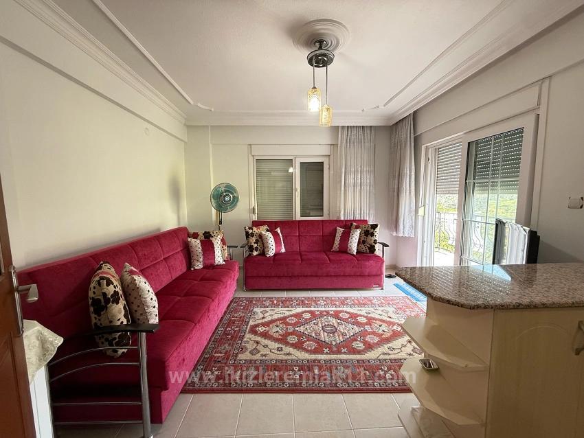 2+1 80M2 Apartment For Sale In Seferihisar Ürkmez Center, No Additional Renovation Needed