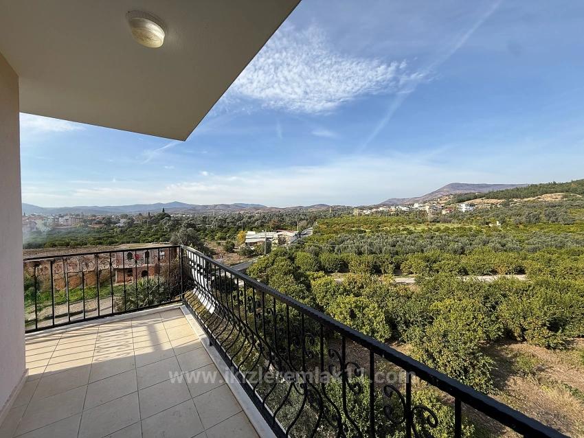 2+1 80M2 Apartment For Sale In Seferihisar Ürkmez Center, No Additional Renovation Needed