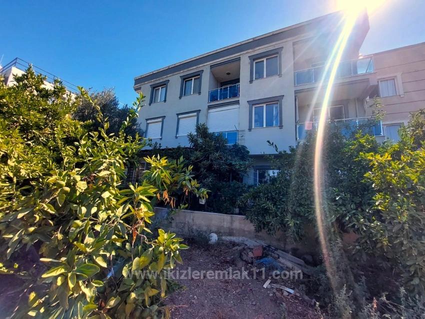 2+1 Apartment For Sale In Seferihisar Ürkmez Center, Separate Kitchen