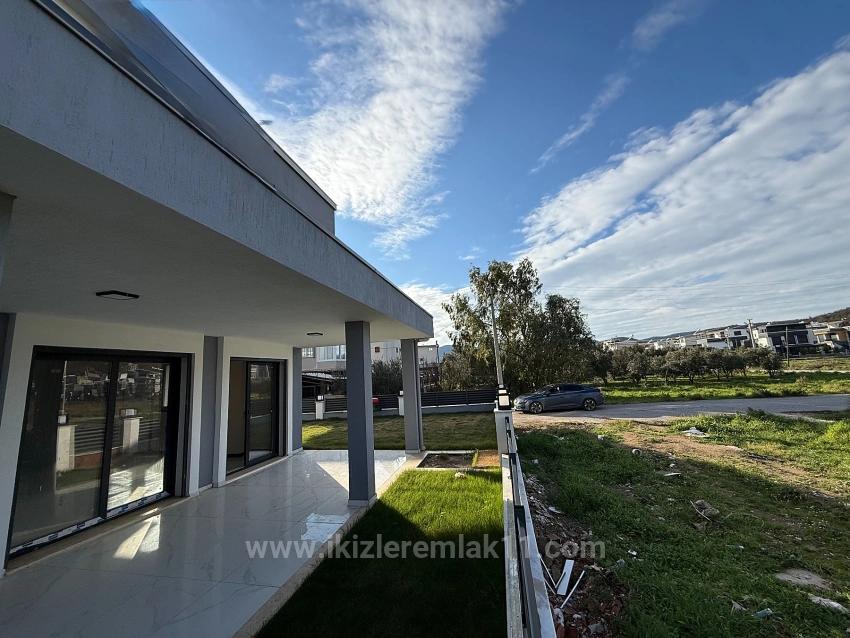 3+1 Duplex Villa With New Garden For Sale In Seferihisar Doğanbey