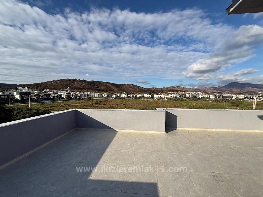 3+1 Duplex Villa With New Garden For Sale In Seferihisar Doğanbey