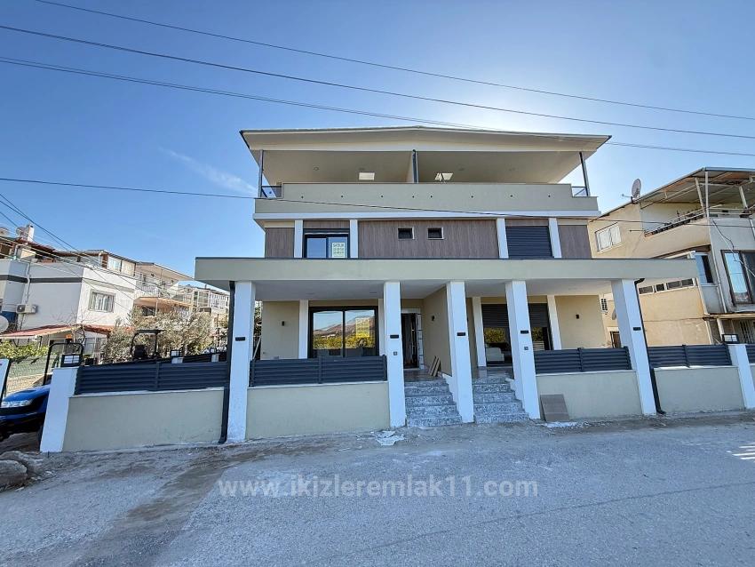 Luxury Brand New 3+1 Villa With Garden For Sale Near The Sea In Doğanbey, Seferihisar.