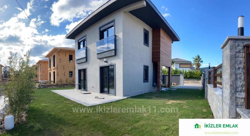 3+1 Duplex Villa With Spacious Garden For Sale In Doğanbey, Seferihisar