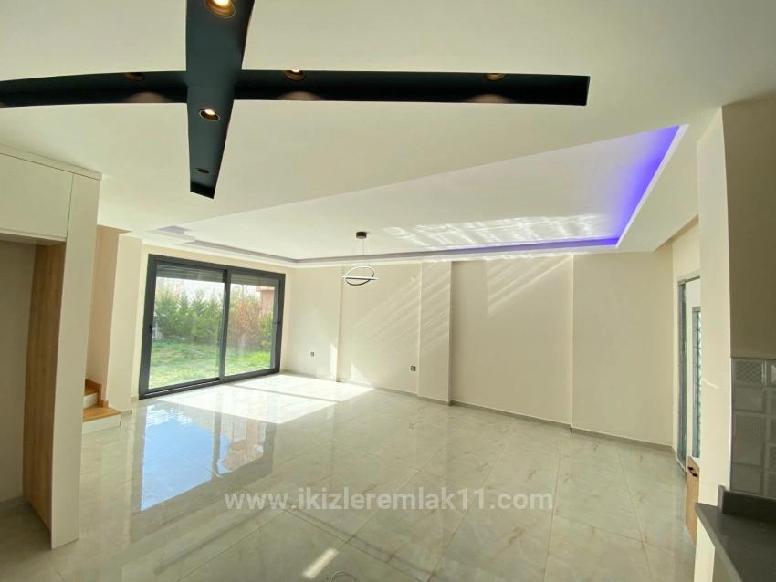 Detached 3+1 Ultra Luxury Villa By The Sea For Sale In Doğanbey