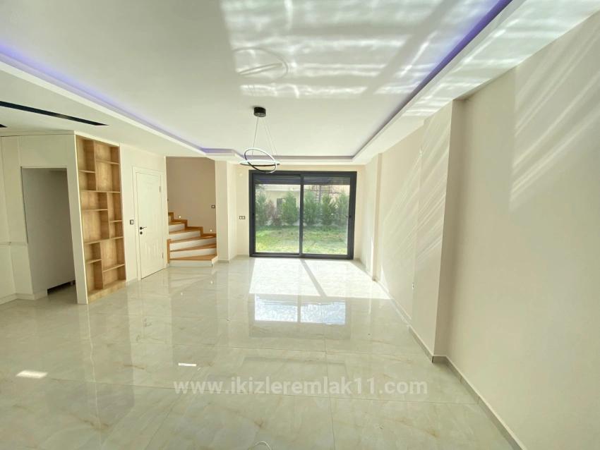 Detached 3+1 Ultra Luxury Villa By The Sea For Sale In Doğanbey