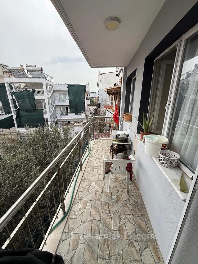 2+1 Apartment For Sale On Mid-Floor In Ürkmez Center, Seferihisar