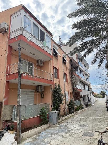 2+1 Apartment For Sale In Seferihisar Ürkmez Center, 80M2, 200M From The Sea.