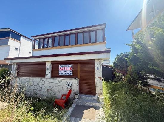 2+1 Fully Furnished Villa With Garden For Sale In Doğanbey, Seferihisar