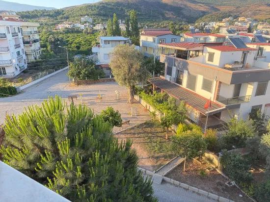In Ürkmez, 400 M To The Sea, Separate Kitchen Double Balcony Spacious 2+1 Apartment