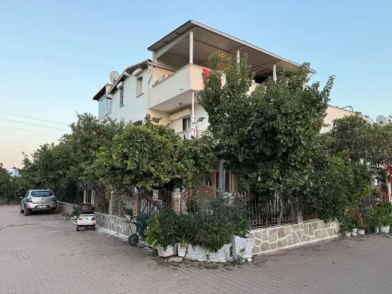 In Ürkmez, within the site, pool‑equipped 4+1 corner building, 400 m to the sea
