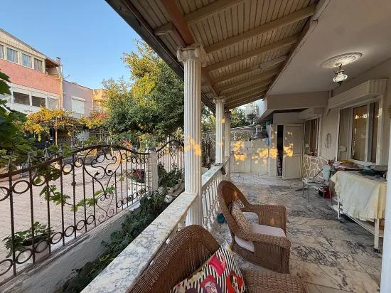 In Ürkmez, within the site, pool‑equipped 4+1 corner building, 400 m to the sea